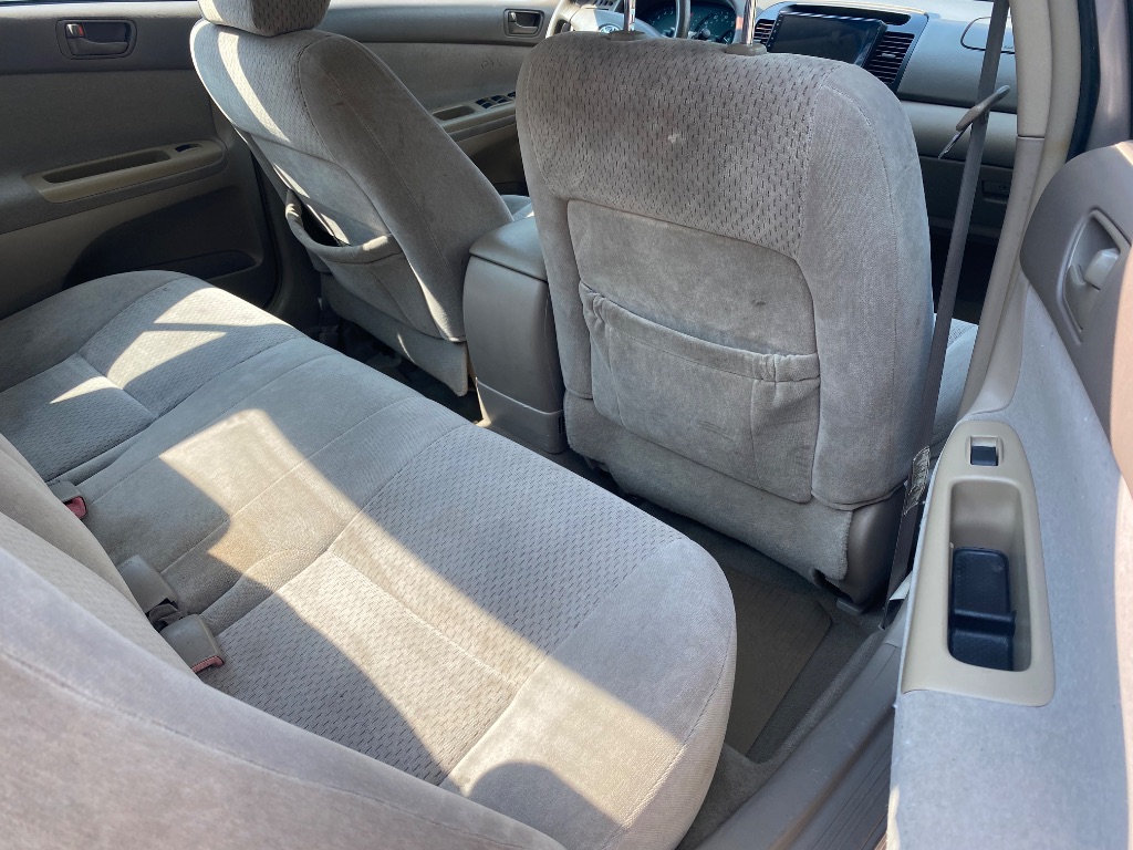 2004 Toyota Camry LE - Photo 7