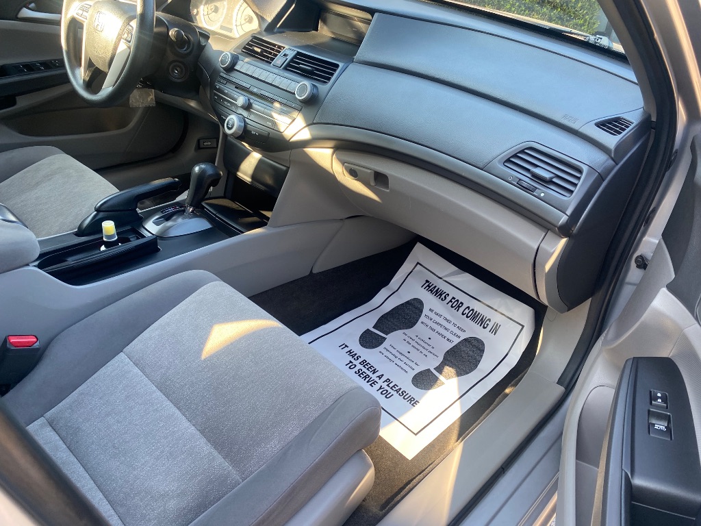 2010 Honda Accord LX-P - Photo 8