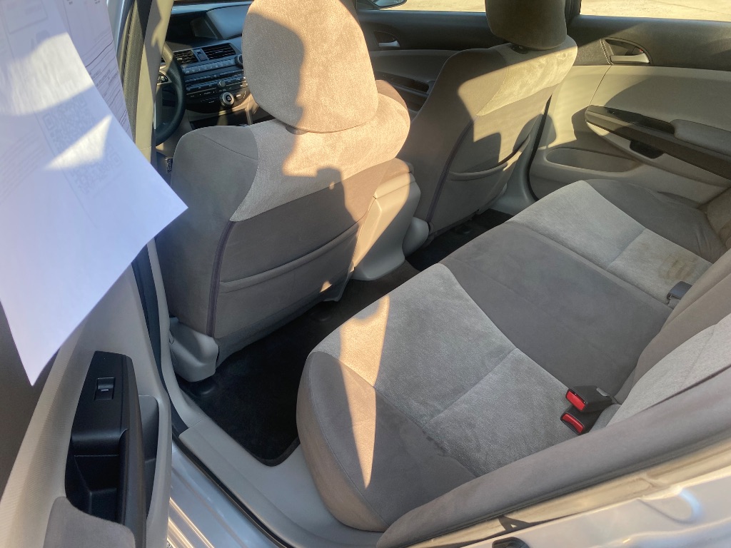 2010 Honda Accord LX-P - Photo 6